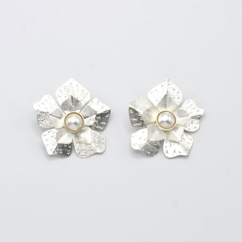 Pearl And Flower Studs Earrings Connection Silver-Tone