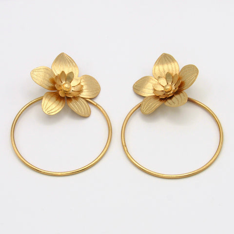 Flower And Hoop Earrings Connection Golden