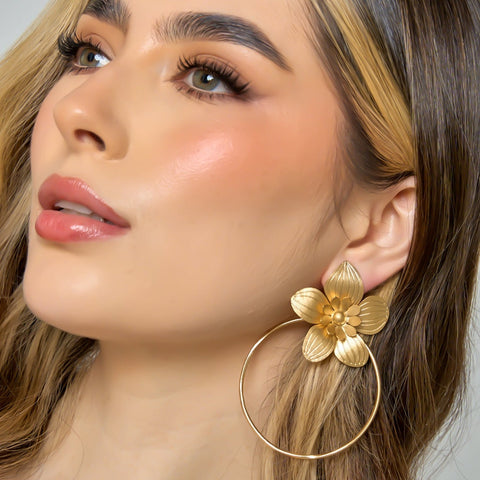 Flower And Hoop Earrings Connection Golden