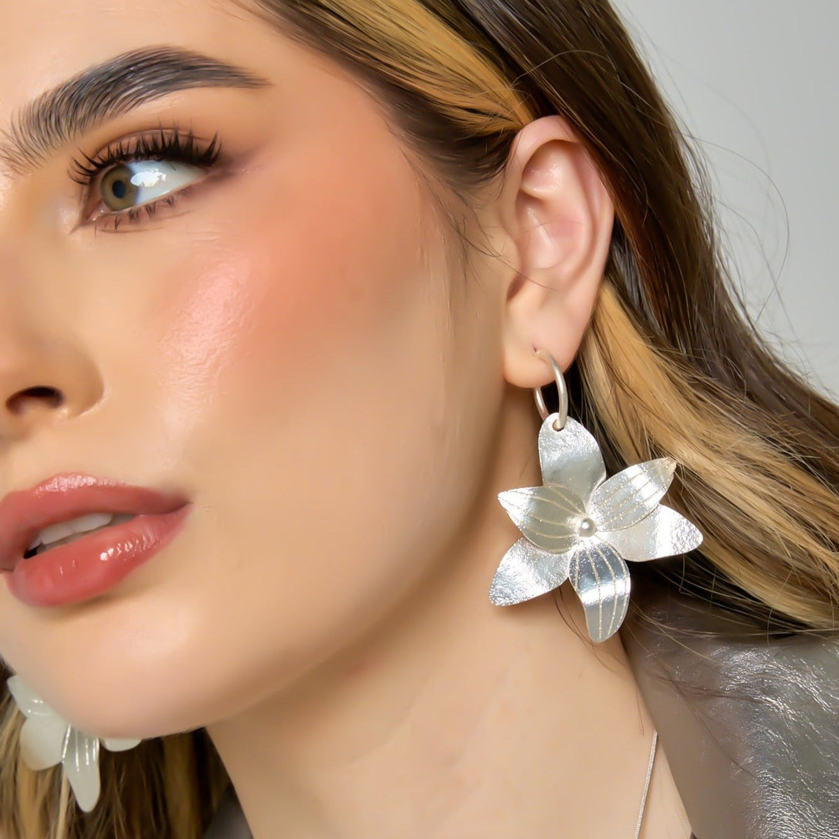 Big Flower Hoops Earrings Silver-Tone