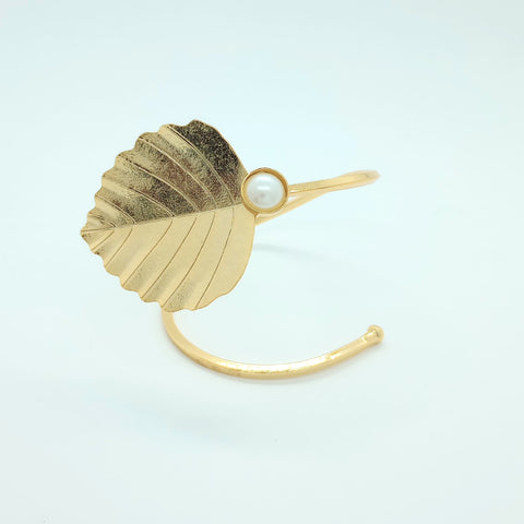 Leaf & Pearl Golden Bracelet